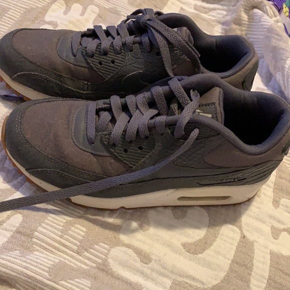 Nike Air Max 90 Gray Snake Skin Python Sneakers - Picture 4 of 11